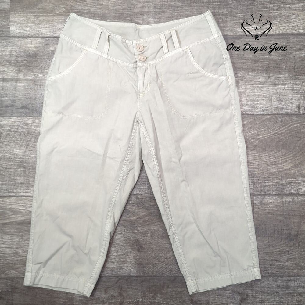 Columbia Capri Pants Beige Khaki Double Button Outdoor Casual Size 6